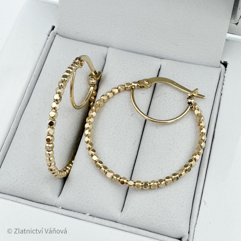 Žluté zlato náušnice kruhy s kostičkami 23,7mm